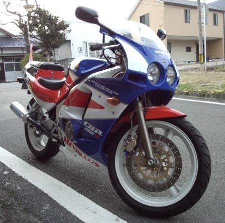 CBR250R MC19 1988年式 トリコロール: 雨時々曇り稀に晴れ